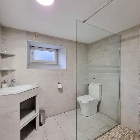 Travel Homes - Underground, F1 Chic Et Renove Apartment